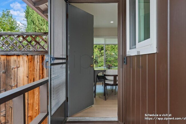 Foto del edificio - 1227 Maple St