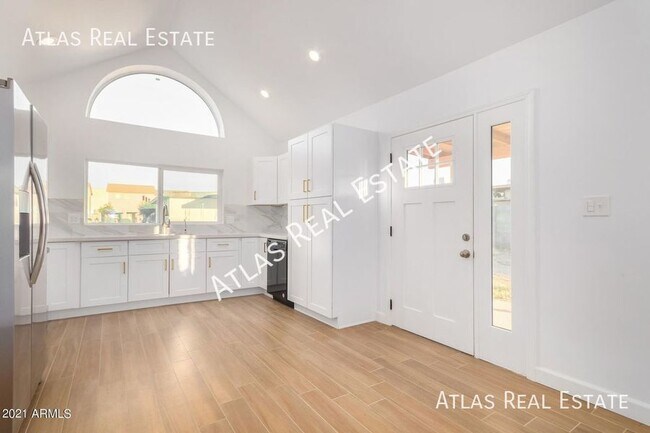 Foto del edificio - WOW, This one is a show stopper! 2 Bed / 2...