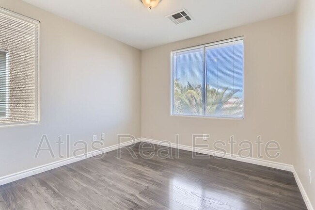 Foto del edificio - 844 Sheerwater Ave