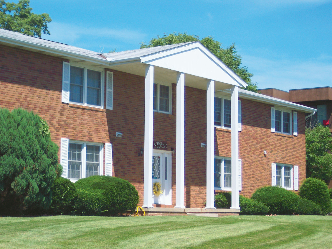 Primary Photo - Pine Hill Villa Apartments