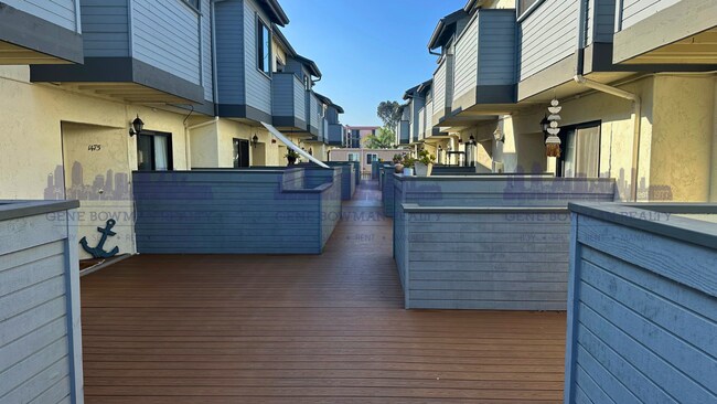 Foto del edificio - Stunning Imperial Beach 2BR/2BA Condo – 2-Car Garage, In-Unit W/D & Dual Private Patios Near the ...