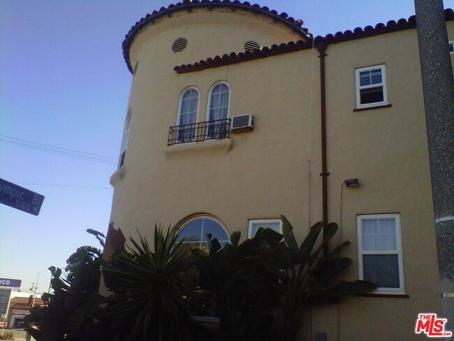 Foto del edificio - 5320 W Olympic Blvd