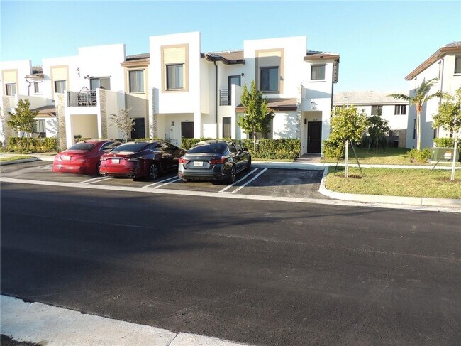 Foto del edificio - 829 NE 211th St