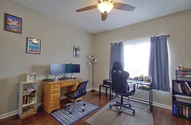 Building Photo - 1303 Windrow Dr