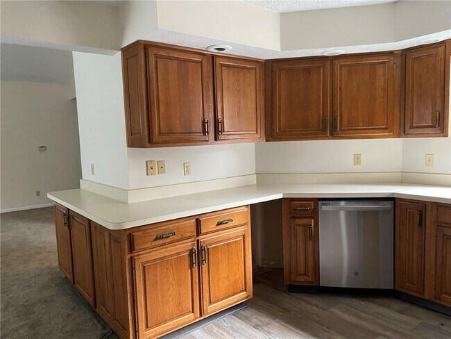 Building Photo - 240 Golf Ct