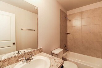 Building Photo - 2528 Shad Dr