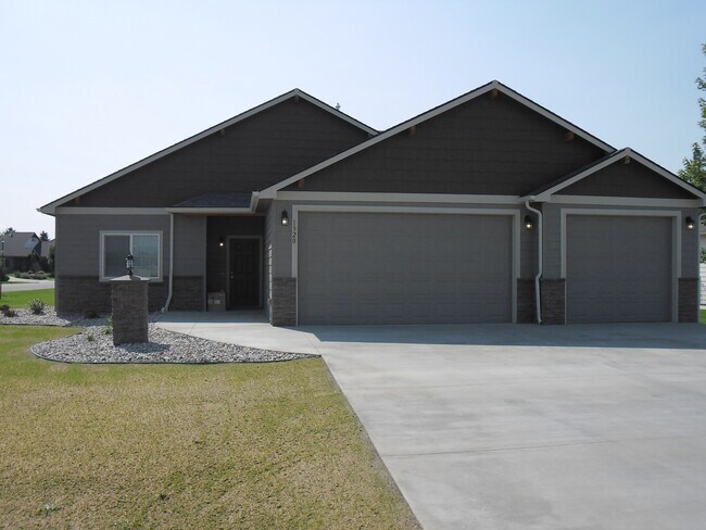 Foto del edificio - GOLF COURSE AREA HOME