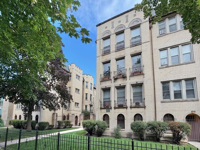 Foto del edificio - 1426 Farwell W Ave
