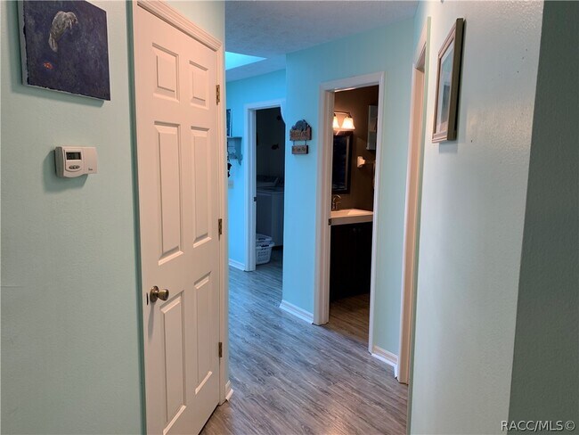 Building Photo - 11052 W Cove Harbor Dr