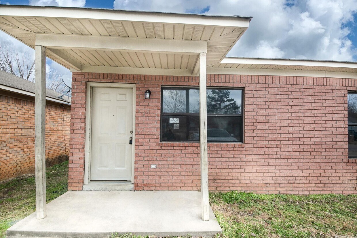 1102 Ruth Ann Dr, Jacksonville, AR 72076 Townhome Rentals in
