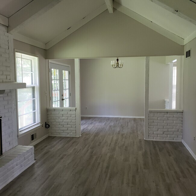 Foto del edificio - 8000 E 120th St