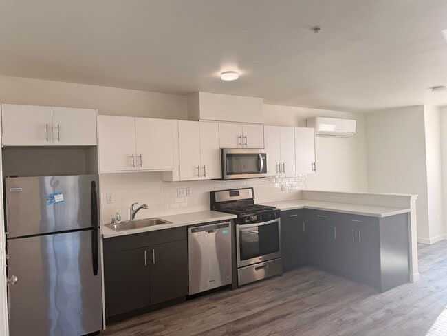 Building Photo - TFSC-B1714