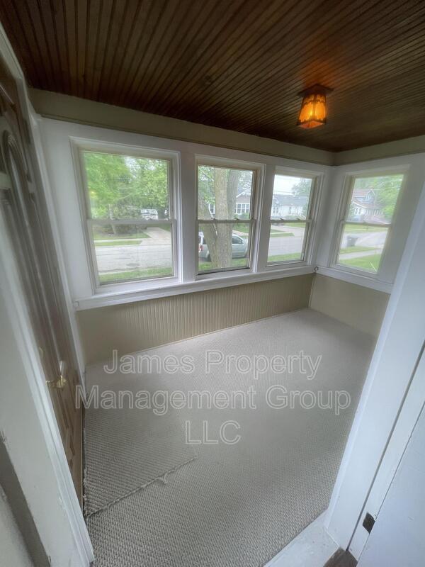 Building Photo - 433 East 164th Place