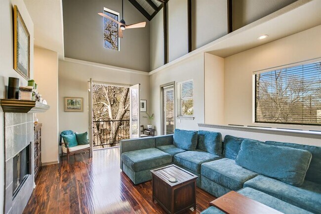 Foto del edificio - 1115 Kinney Ave