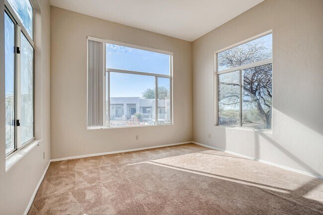 Foto del edificio - Great 3 Bedroom 2 Bath Home with Den & 3 C...
