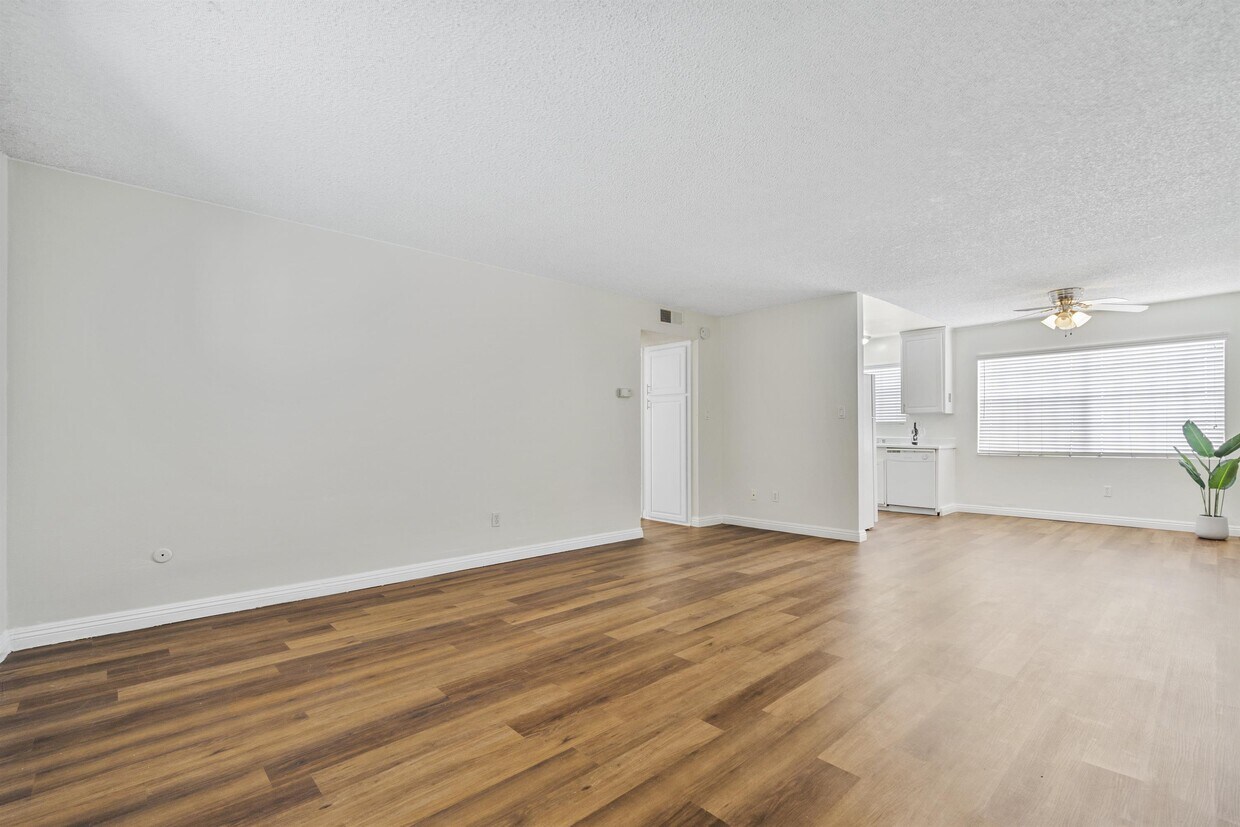 Primary Photo - 7614 Parkway Dr