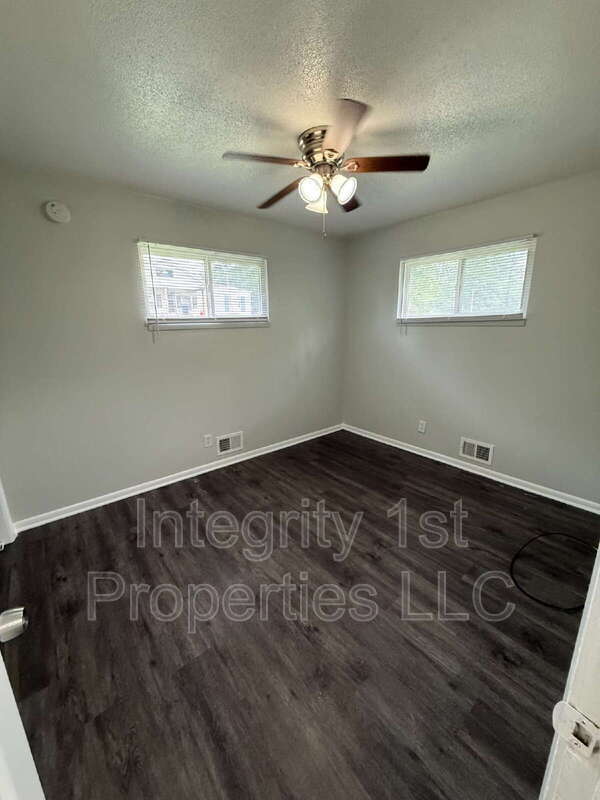Foto del edificio - 5613 E 28th St