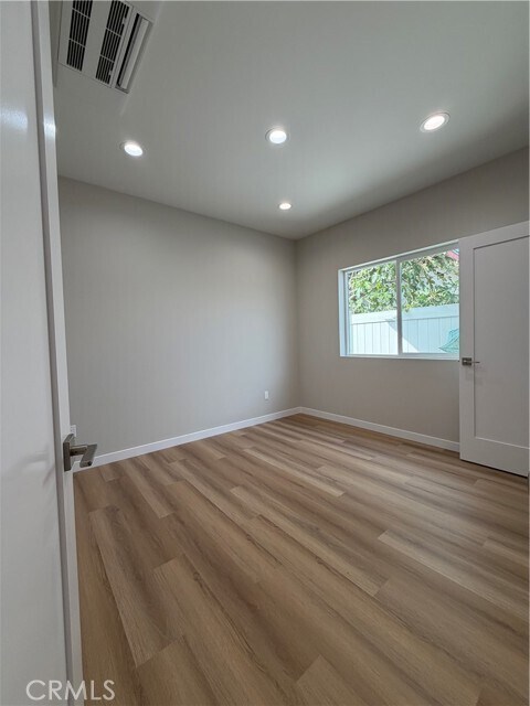 Foto del edificio - 7330 Riverton Ave