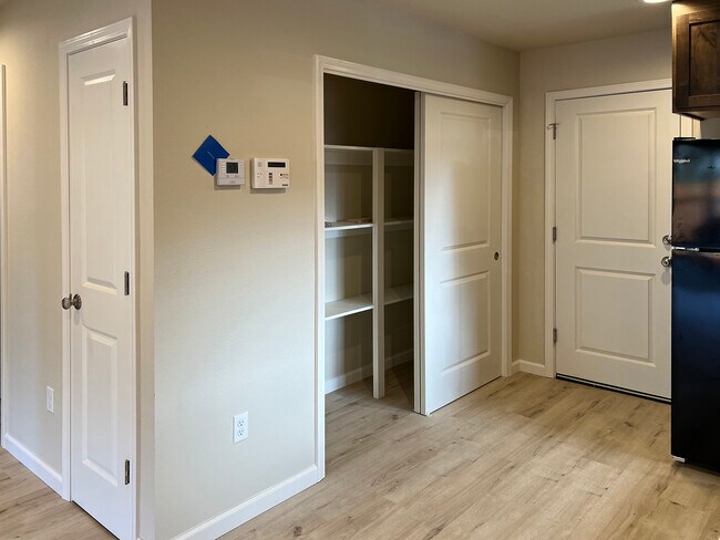 Building Photo - 6103 Beechwood Dr