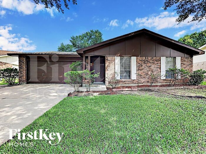 Primary Photo - 2211 Fairgreen Dr