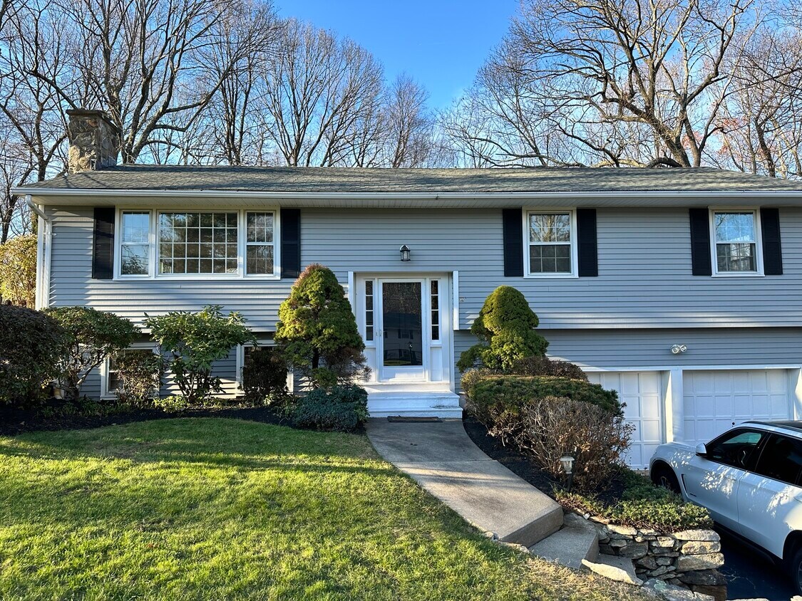 25 Arliss Dr, Trumbull, CT 06611 House Rental in Trumbull, CT
