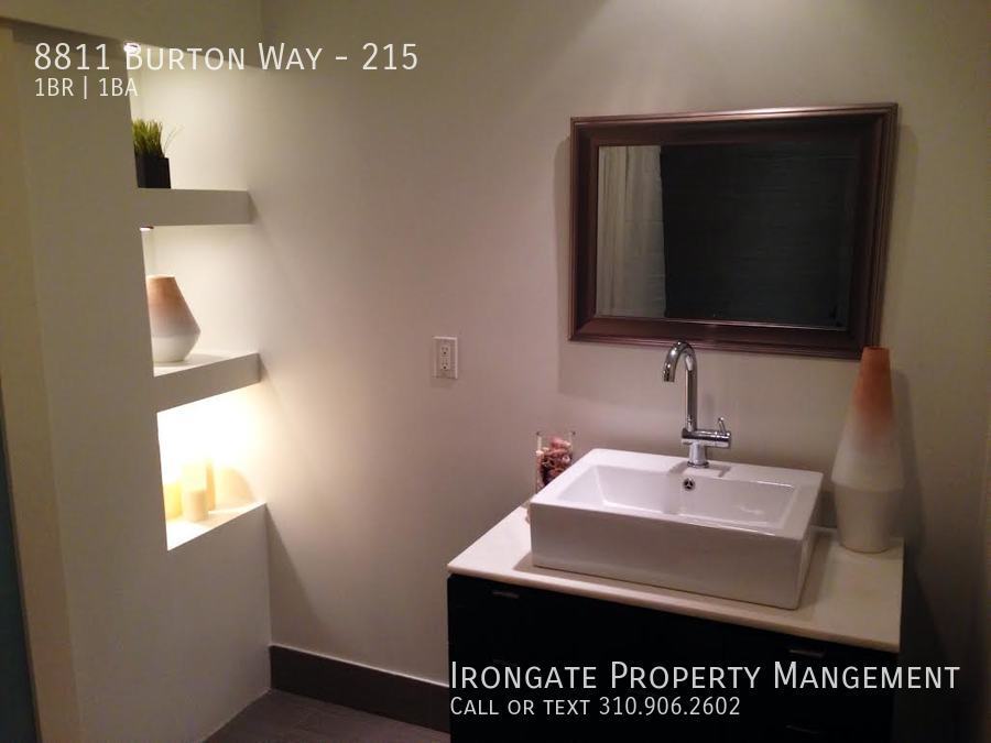 Foto principal - 8811 Burton Way