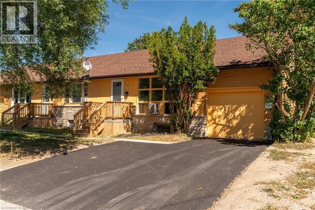 Building Photo - 301 Franklin St N