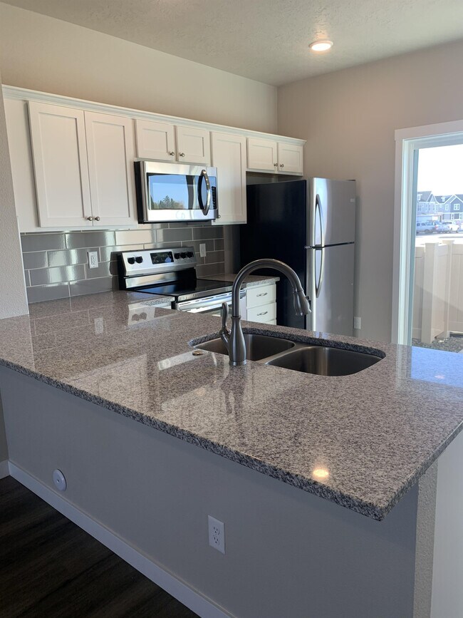 Building Photo - 5998 S Jessenia Ln