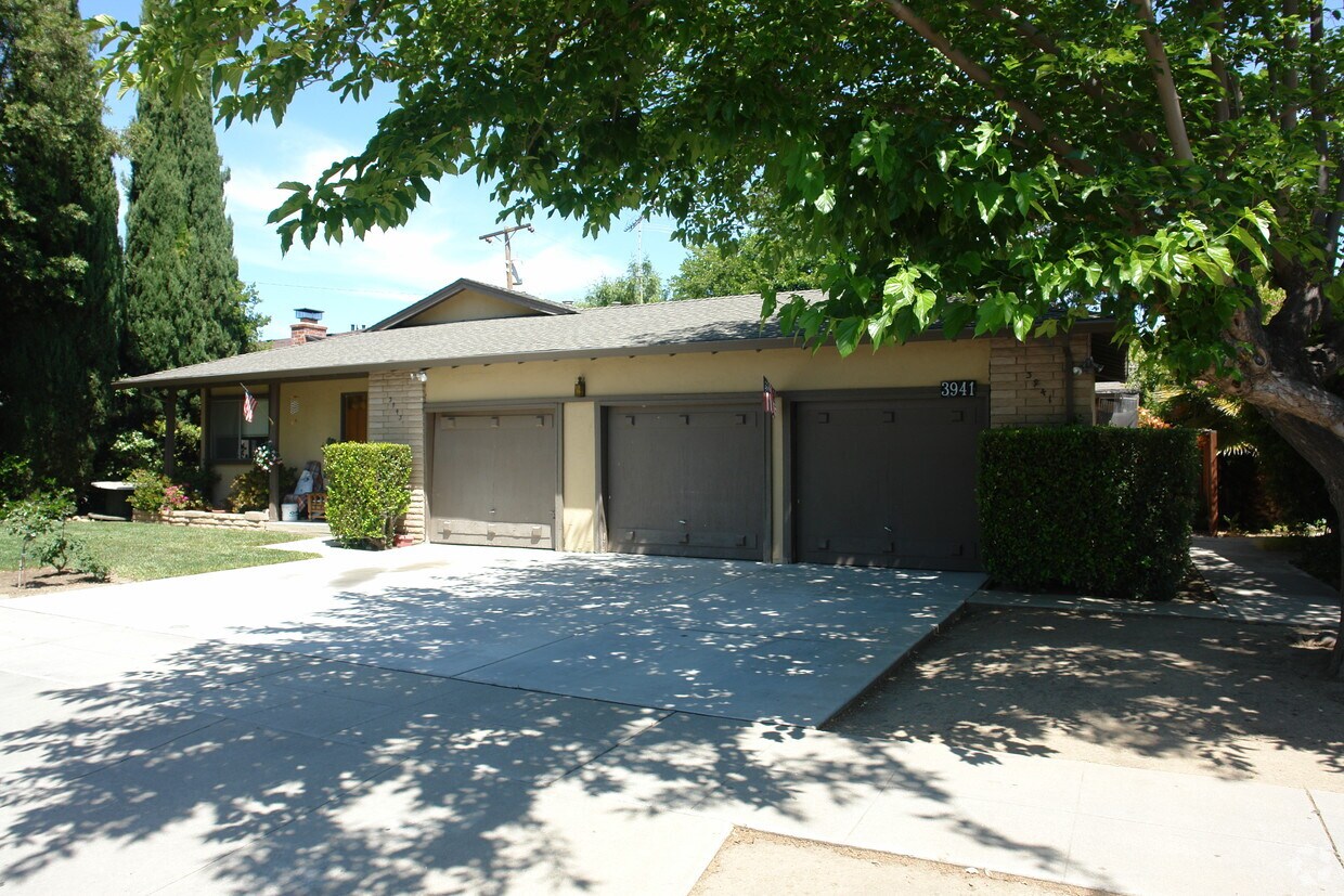 Foto principal - 3941-3943 Rhoda Dr