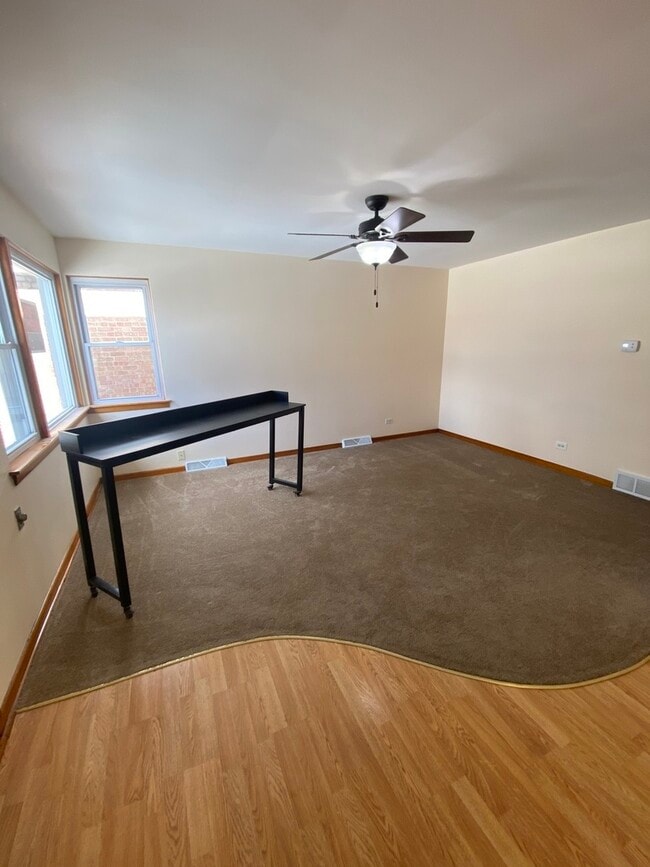 Foto del edificio - 4517 Cracow Ave