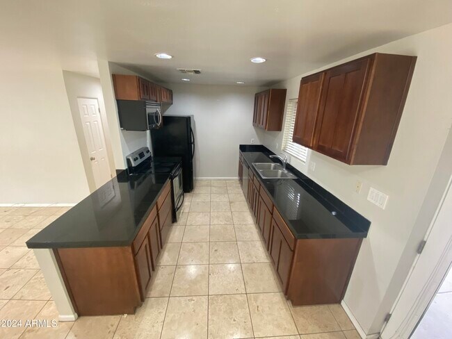 Building Photo - 3840 N Pueblo Way