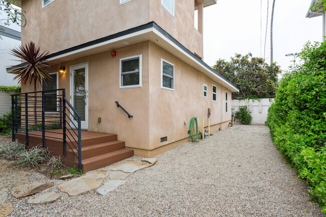 Building Photo - 724 San Miguel Ave