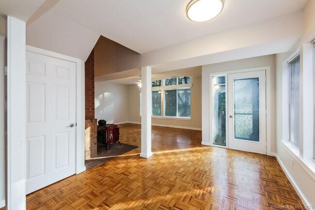 Foto del edificio - 17 Pepperidge Ct