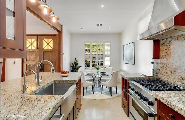 Foto del edificio - 2405 Kinney Rd