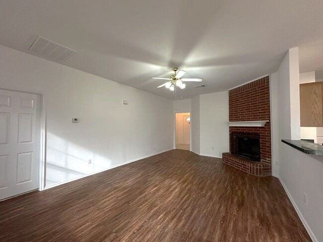 Building Photo - 5435 Dove Dr