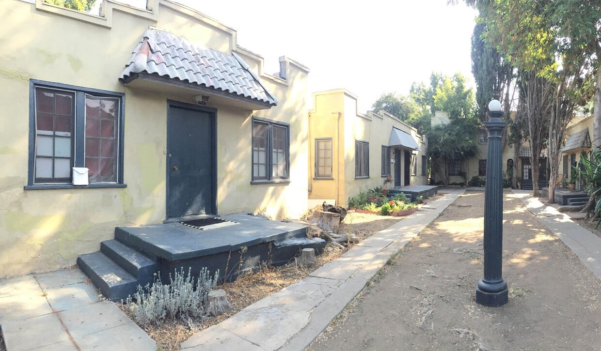 Foto principal - 1148-1154 N Mariposa Ave