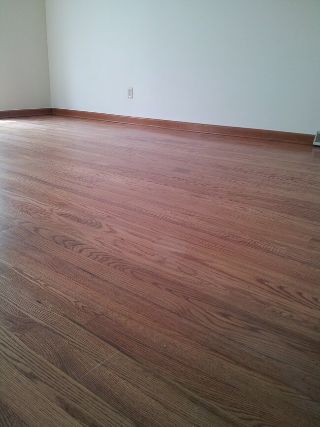 Hardwood living room - 4692 Winterset Dr
