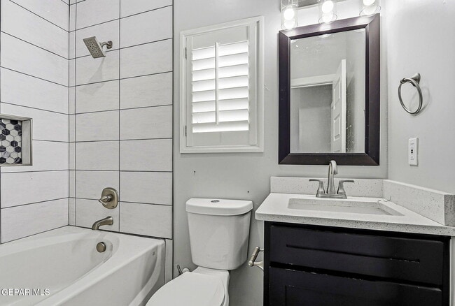 Building Photo - 13110 Emerald Isle St