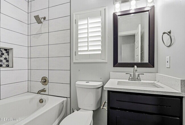 Foto del edificio - 13110 Emerald Isle St