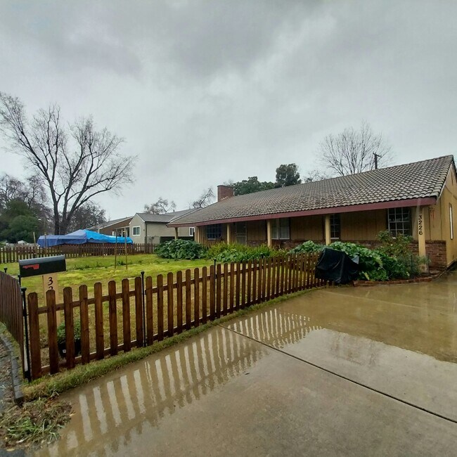 Foto del edificio - 3226 Pilgrim Ct