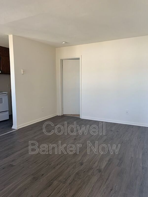 Building Photo - 423 E Ocean Ave