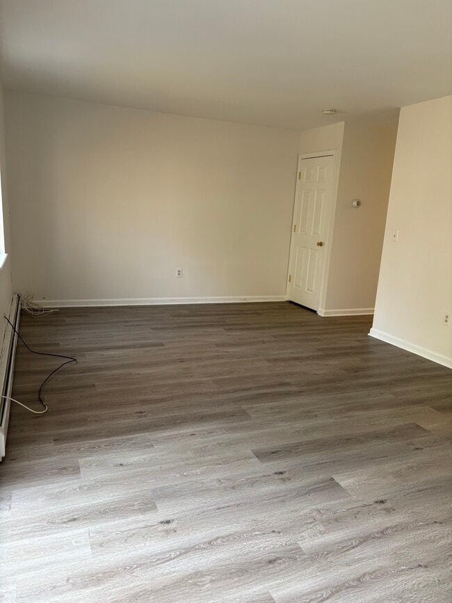 Building Photo - 1552 NY-300