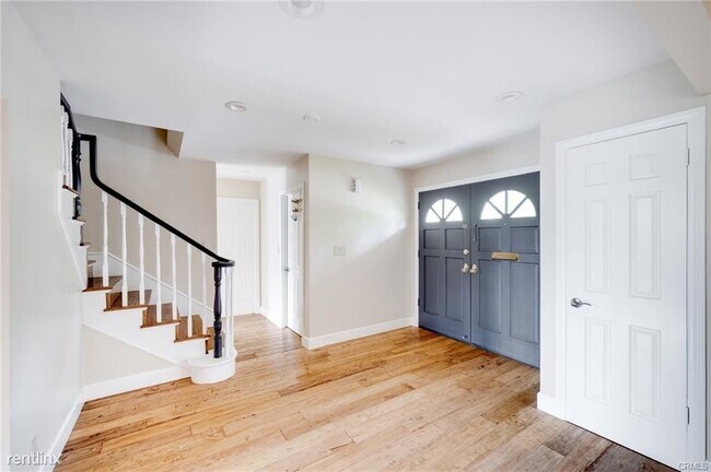 Building Photo - 4 br, 5 bath House - 222 W Kenneth Rd