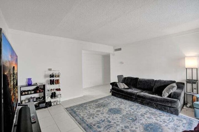 Building Photo - 636 NW 13th St