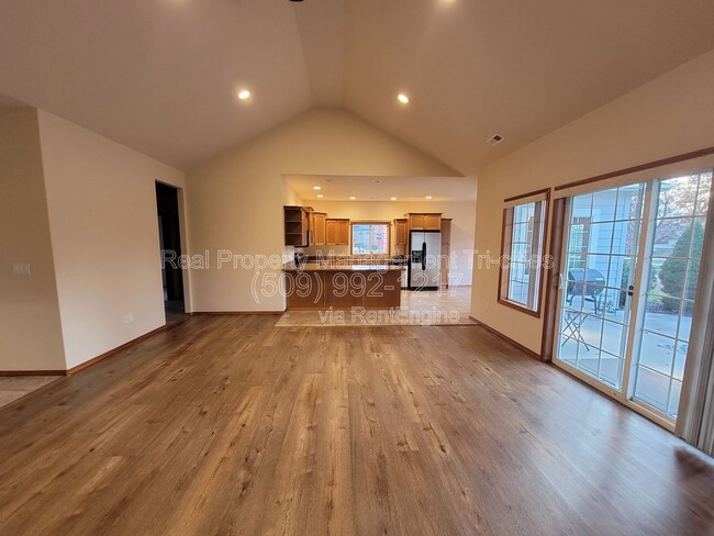 Building Photo - 19 Jasmine Ln