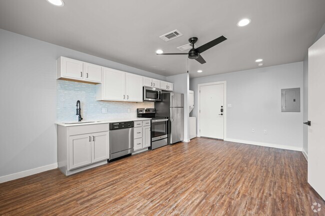 Studio - 410SF - The Courtyards at Lower Greenville