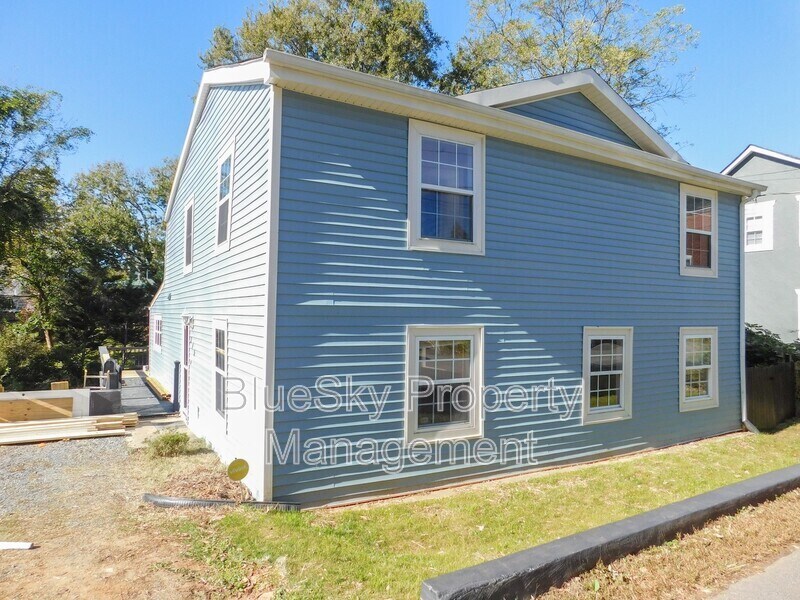 Foto principal - 315-6 1/2 6 1/2 St SW