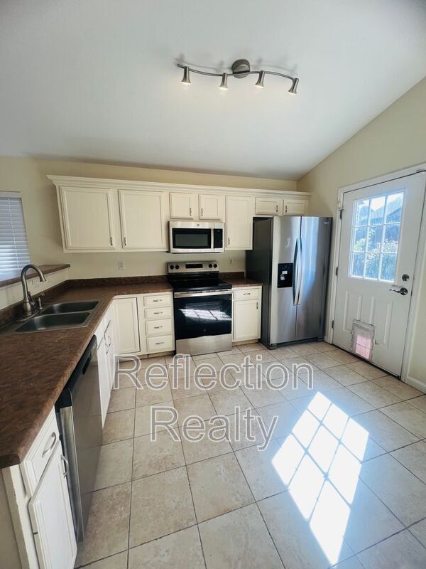 Building Photo - 5078 Pathfinder Dr