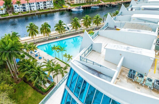 Foto del edificio - 2950 NE 188th St