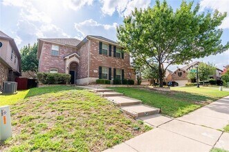 Building Photo - 1700 Martina Dr